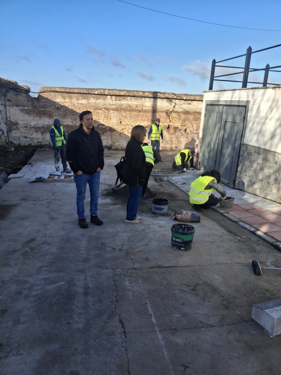 Alcaldesa supervisa obras PROFEA que eliminan humedades y generan empleo