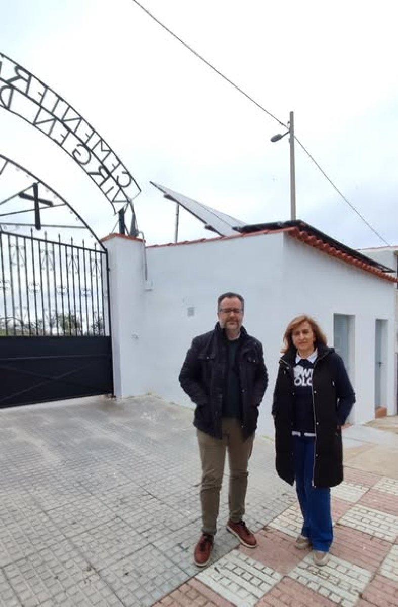 Peñarroya-Pueblonuevo electrifica por primera vez el Cementerio Virgen del Rosario con instalación fotovoltaica