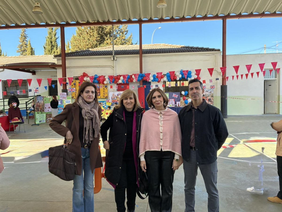 CEIP Eladio León celebra jornada bilingüe sobre "Charlie y la Fábrica de Chocolate" y recibe visita municipal