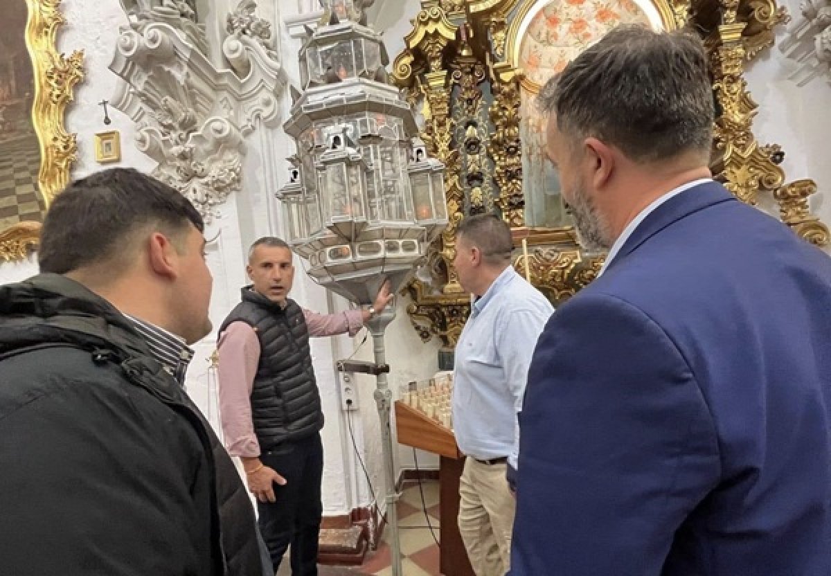 VOX propone eximir a hermandades y ONG de la tasa por ocupación de espacio público