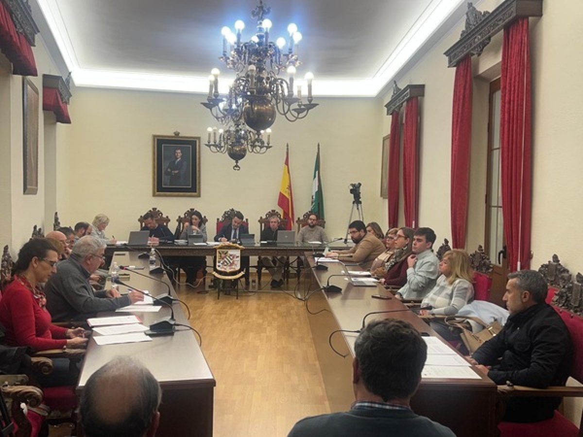 PP y Vox aprueban la reprobación de Toni Musachs; alcalde estudia querella por injurias