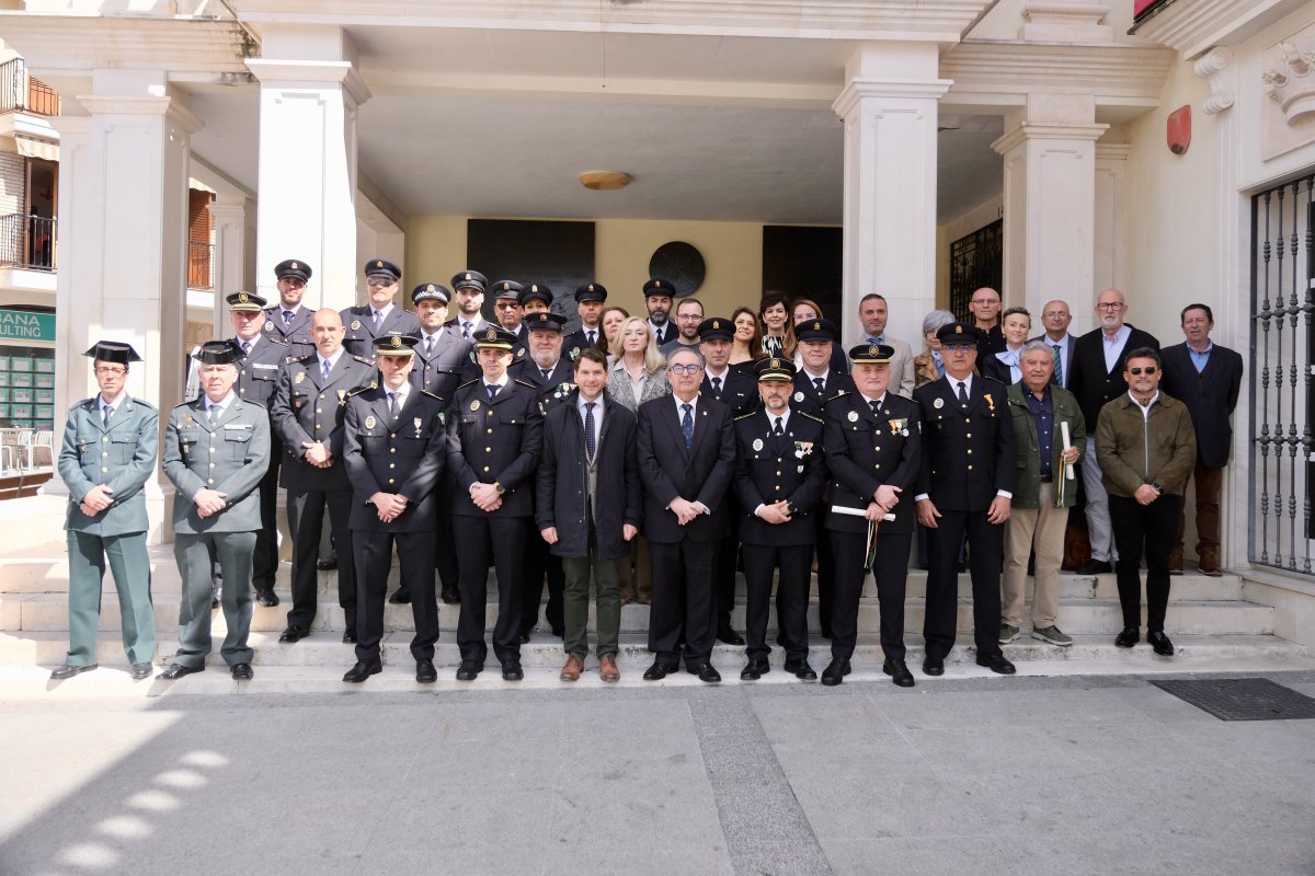 Cabra distingue a Policía Local, voluntarios y jefe de la Comisaría en San Rodrigo
