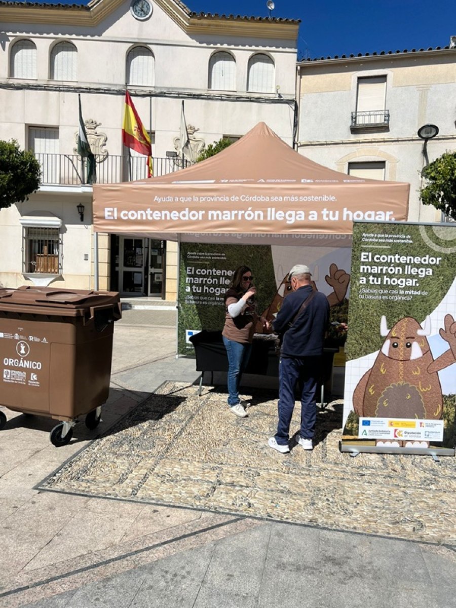Córdoba lanza campaña del contenedor marrón en 72 municipios con furgoneta informativa