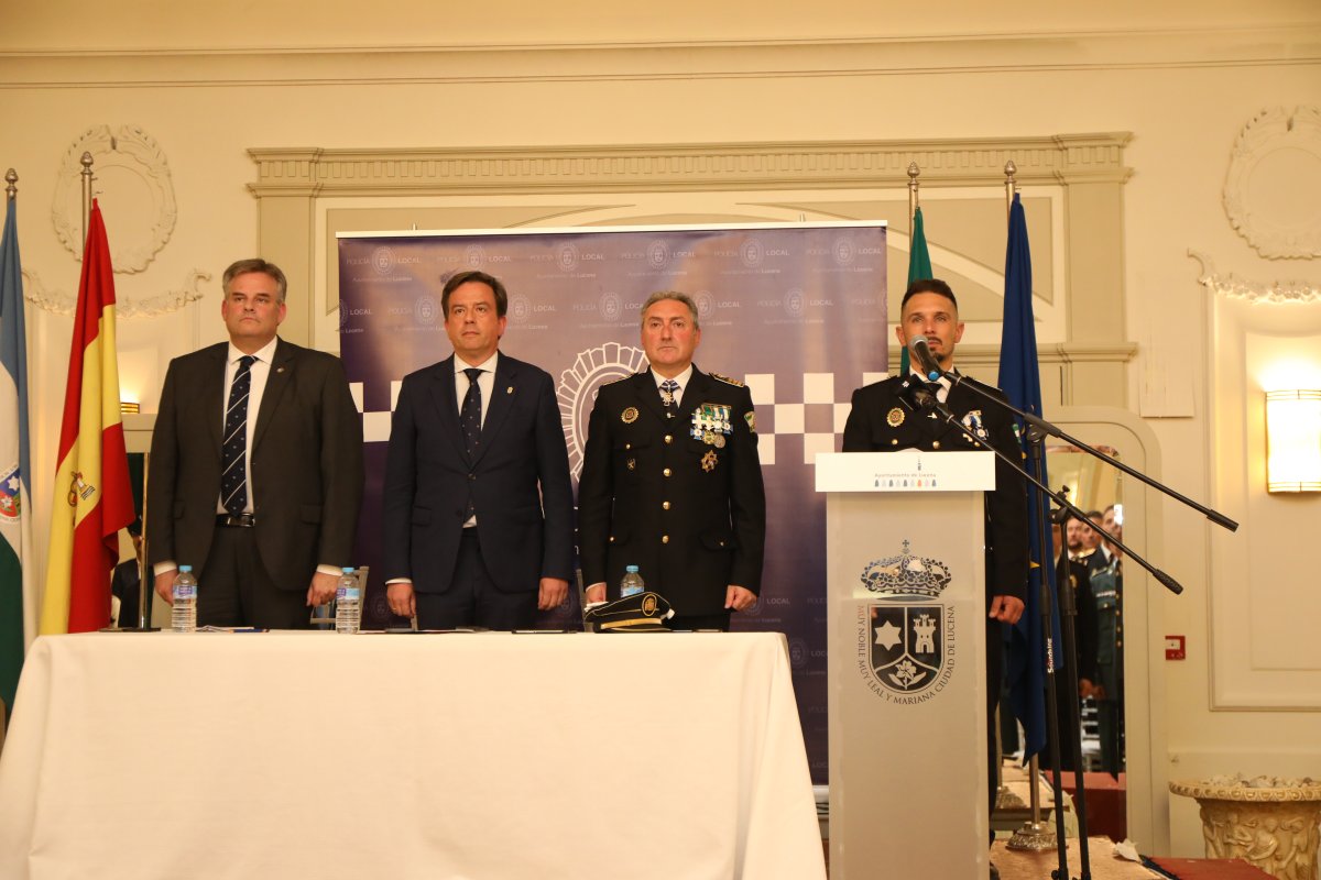 Lucena: Policía Local homenajea a 20 años de servicio, ovaciona a Ortiz y anuncia drones