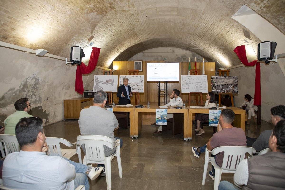 Polígono de San Sebastián de los Ballesteros: proyecto aprobado (348.871€), 16 parcelas y 12 meses