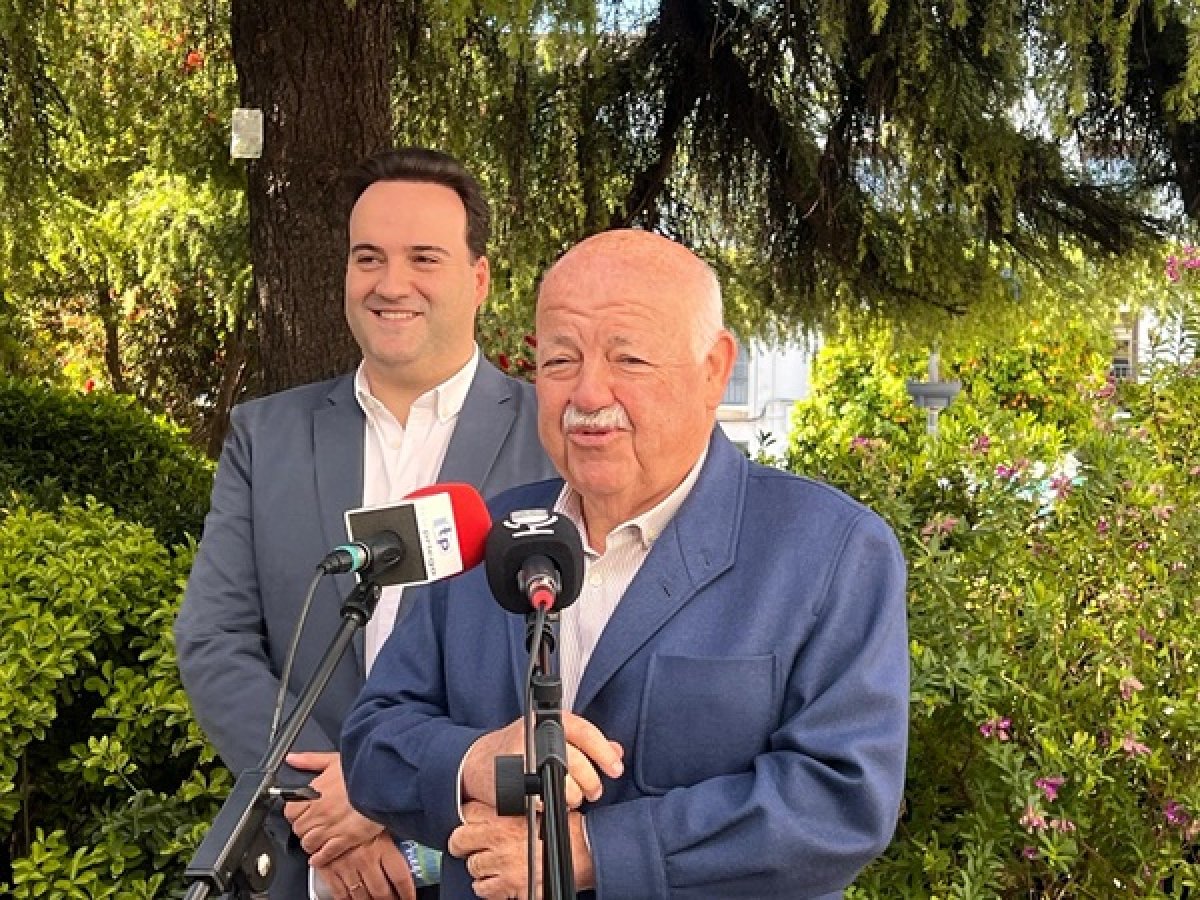 Jesús Aguirre visita Priego, dialoga con asociaciones y defiende continuidad y estabilidad