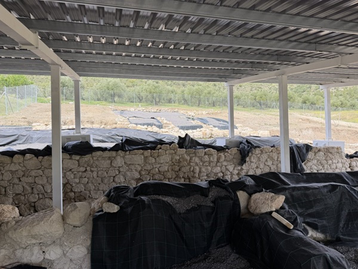 El Cortijo de los Cipreses inicia nueva fase con cubierta protectora para investigación y apertura