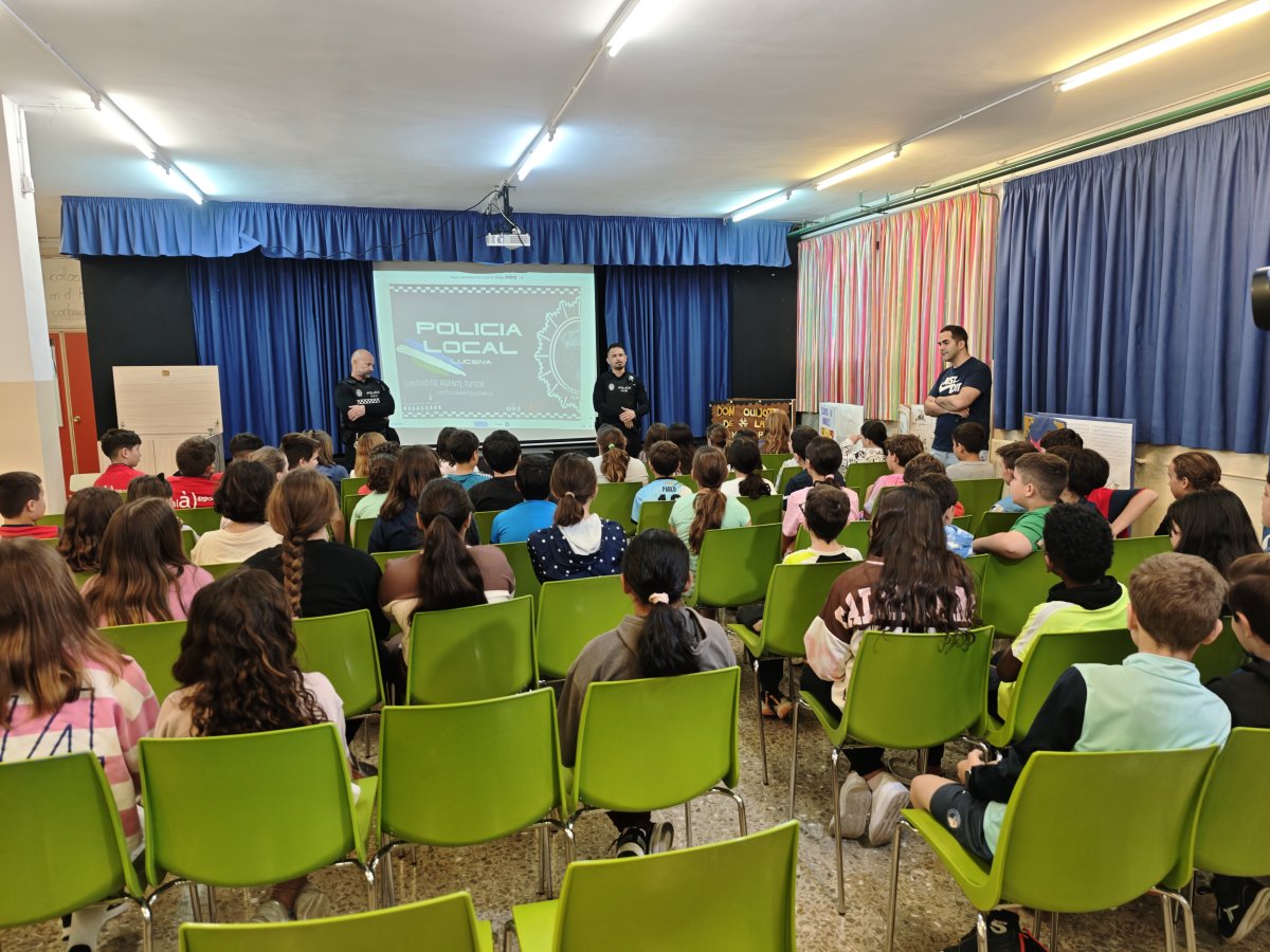 Policía Local de Lucena inicia ciclo en 12 colegios sobre seguridad vial, acoso e internet