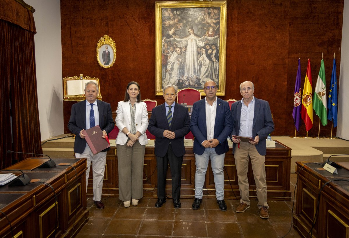 Diputación vende parcelas en Las Salinas a Proquisur e Indusmetal y impulsa la industria