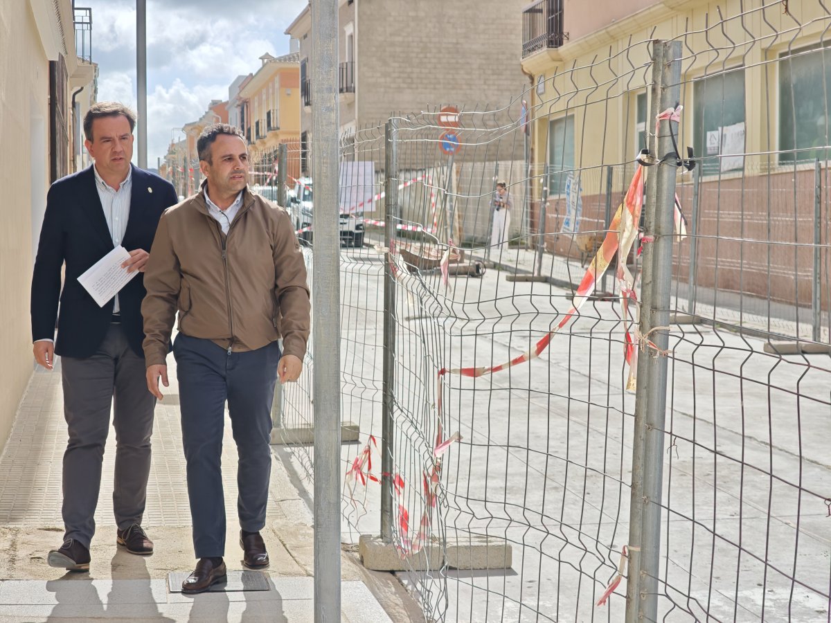 Lucena inicia obras PFEA 2025-26: 2.403.000€ y 10.805 jornales para renovar barrios