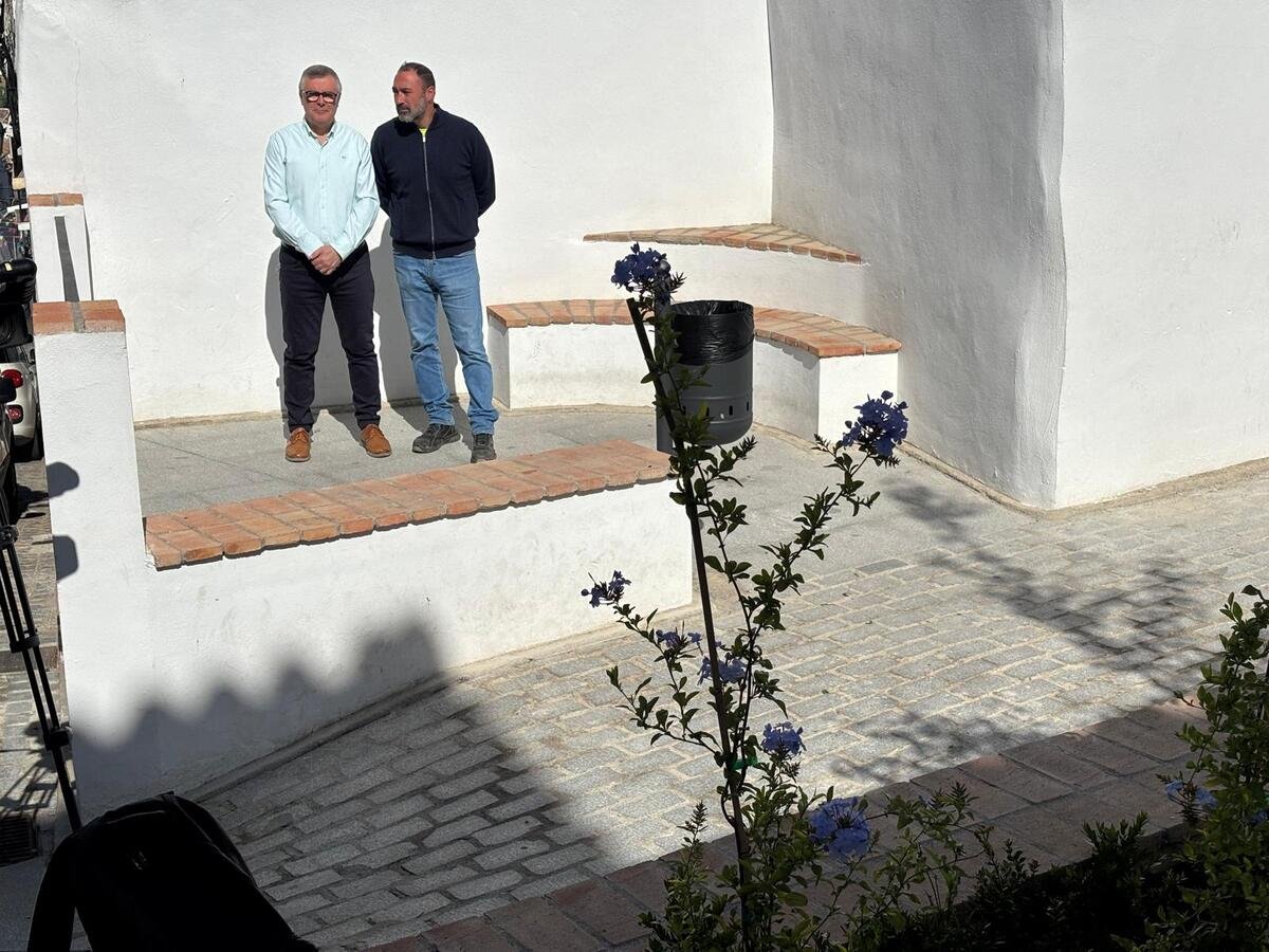 El Ayuntamiento convierte dos solares en Puerta Córdoba en área vecinal con ginkgo y Emplea Verde
