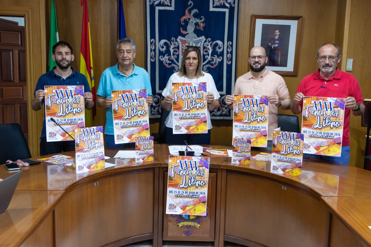 Irene Pozo (13,975) inaugura la 35ª Feria del Libro en la Plaza de la Catedral