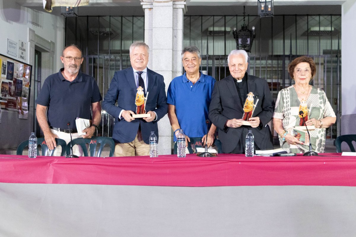 La XXXV Feria del Libro de Hinojosa del Duque cierra con éxito y presenta dos obras locales