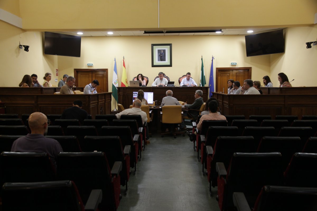 Pleno aprueba paquete PFEA 2026 de 2.580.020 € para renovar viales y espacios públicos