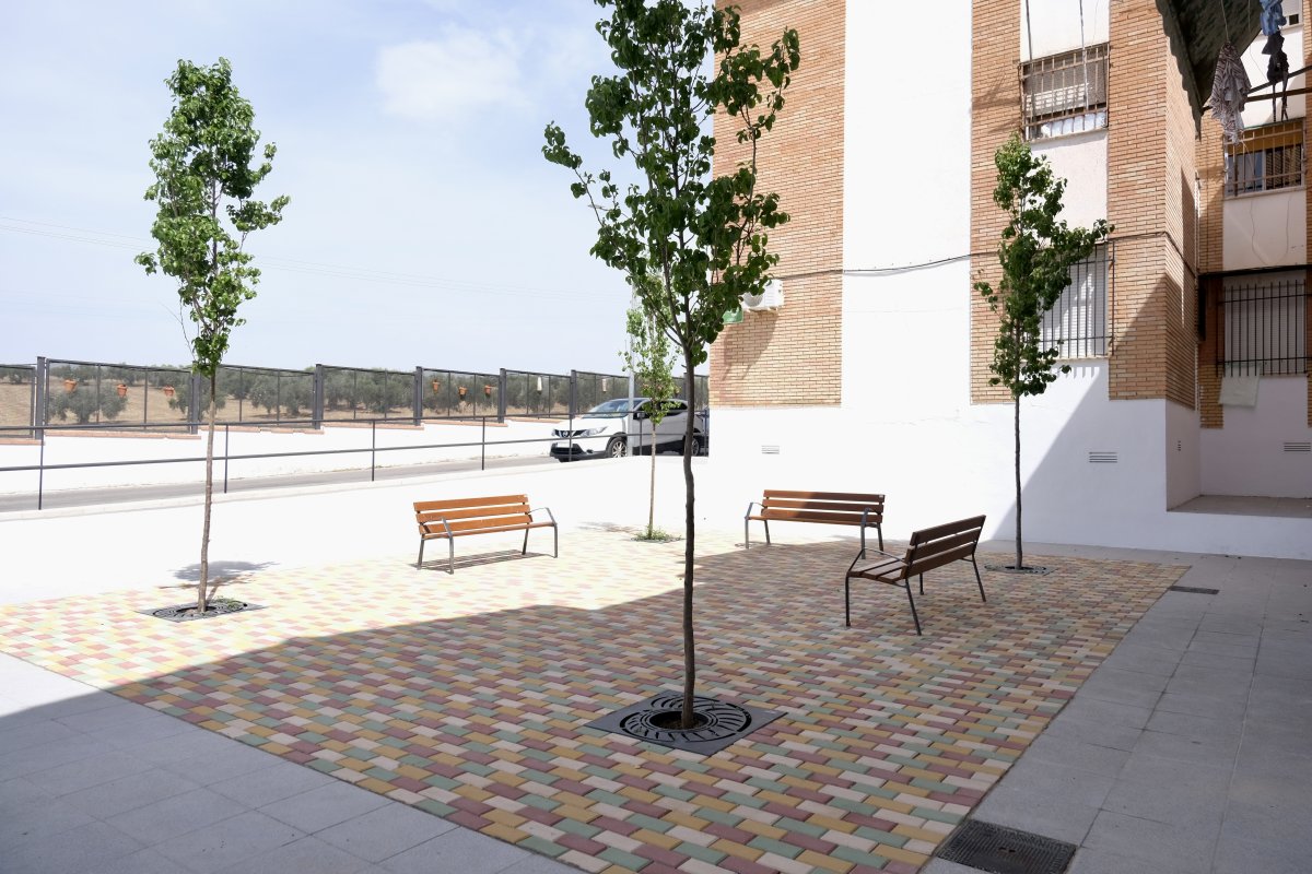Finalizan obras en el bloque 9 de Pedro Garfias: 87.859€ y 315 jornales para mejorar accesos