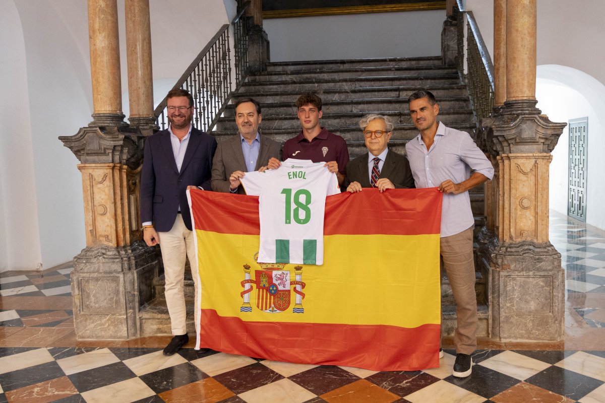 Enol Rodríguez, 24, ficha por el Córdoba CF en acto en el Palacio de la Merced