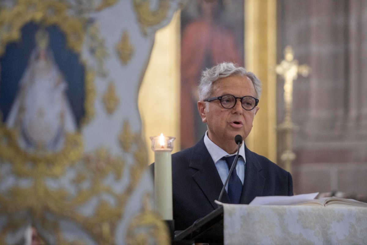 Adamuz estrena palio de tisú de plata para la Virgen del Sol, procesionará el 15 de agosto