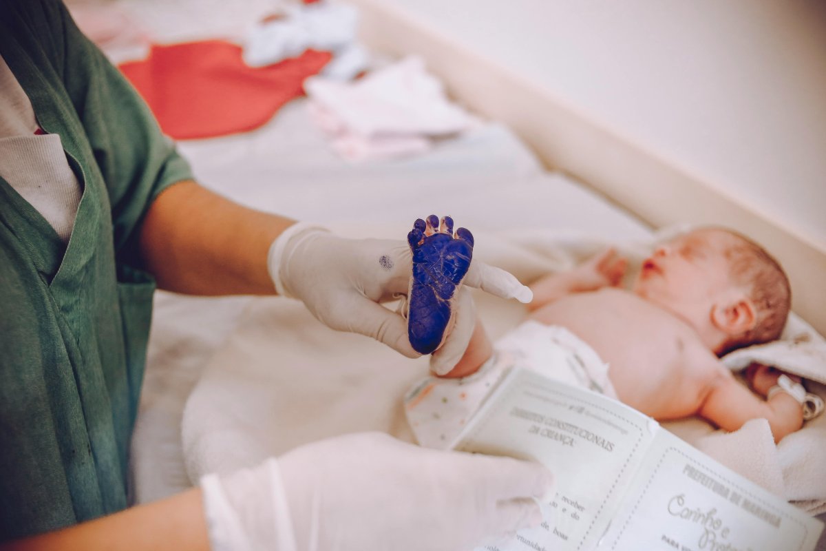 Gestoría online para padres: cómo tramitar prestaciones y ayudas por nacimiento sin complicaciones