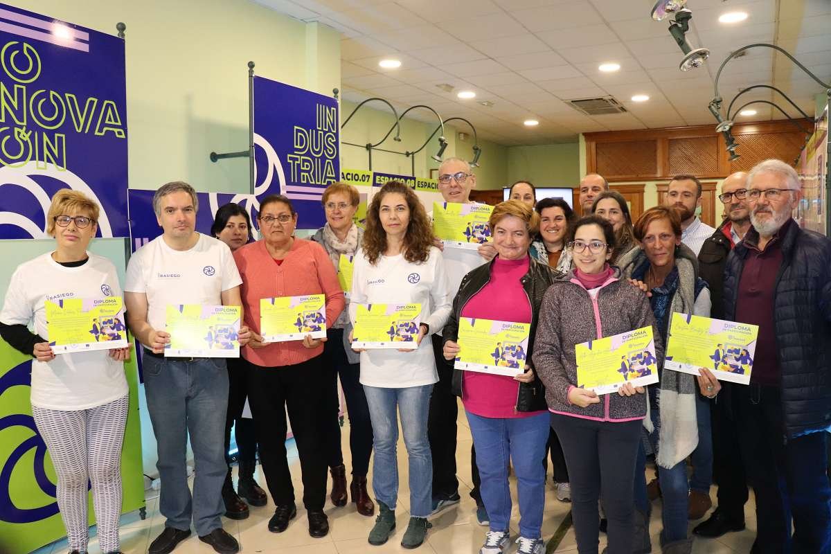 "Exitoso cierre de programa de formación El Trasiego: revitalización del comercio local y empleabilidad mejorada"