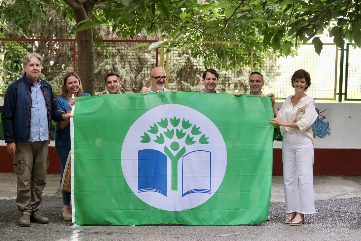 CEIP Carmen de Burgos obtiene la Bandera Verde y transforma su patio en un ecosistema