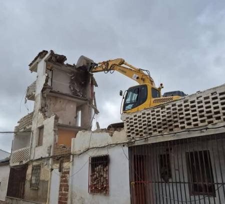 imagen de Demolido el edificio peligroso de la calle Gran Capitán en Peñarroya-Pueblonuevo