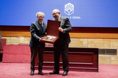 imagen de La UCO entrega el premio Tomás de Aquino a Emproacsa por su colaboración en la gestión integral del agua