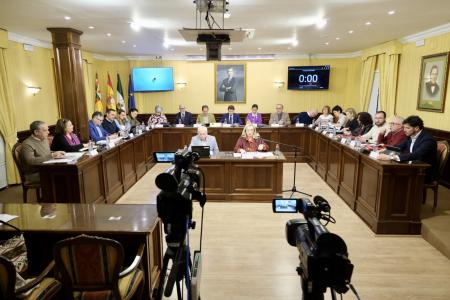 imagen de Cabra crea el Consejo Local del Deporte y nombra Hijo Adoptivo a Manolo Lama