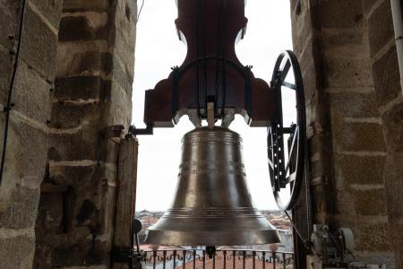 imagen de La 'Campana Gorda' vuelve a la torre de la Catedral tras restauración con 2.000 € municipales