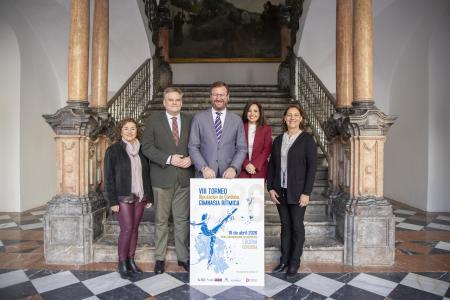 imagen de 900 gimnastas en Lucena: VIII Torneo de gimnasia rítmica, sábado 18 de abril