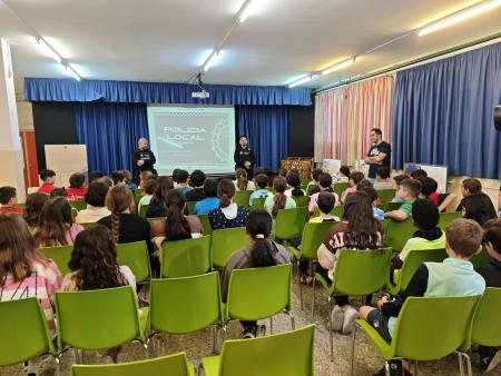 imagen de Policía Local de Lucena inicia ciclo en 12 colegios sobre seguridad vial, acoso e internet