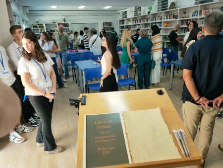 imagen de El IES Fernando III inaugura biblioteca equipada y aula-tienda para alumnado de Comercio