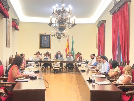 imagen de Priego cede parcela para cinco unidades (44 plazas) y crea comisión contra la violencia de género