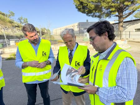 imagen de Diputación supervisa en Luque reparación del muro y pistas escolares por lluvias (180.000€)