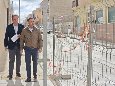 Lucena inicia obras PFEA 2025-26: 2.403.000€ y 10.805 jornales para renovar barrios