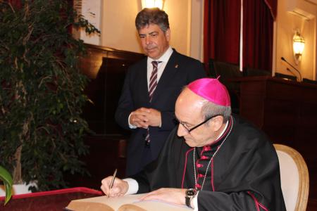 imagen de Montilla recibe al obispo Jesús Fernández y acuerda impulsar el legado de San Juan de Ávila