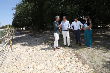 imagen de Visita institucional en Las Navas confirma senda peatonal de 1,68 km a Moriles por 450.000€