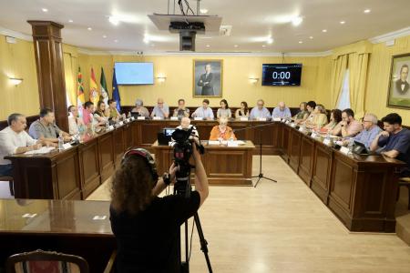 imagen de Cabra aprueba por unanimidad Plan Especial para renovables en suelo rústico y paraliza licencias