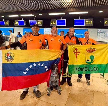 imagen de Equipo interprovincial de 15 rescatistas y 4 perros parte a Venezuela tras seísmos