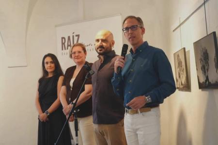 imagen de Álvaro de la Rosa presenta ‘Raíz’ en la Biblioteca Municipal de Pozoblanco, un homenaje fotográfico a la encina y la dehesa