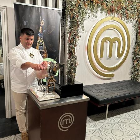 imagen de Javier Fernández, campeón de España de Cortadores de Jamón en Villanueva de Córdoba