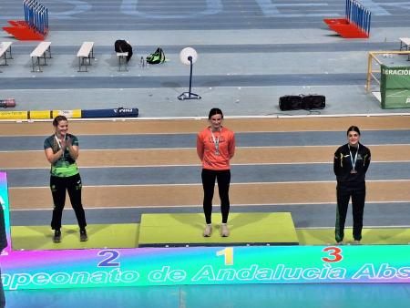 imagen de Lydia Estévez, bronce en pértiga (3,40 m); Alba Estévez e Iker Alcaide, convocados al Nacional de marcha en Cieza (15 de febrero)