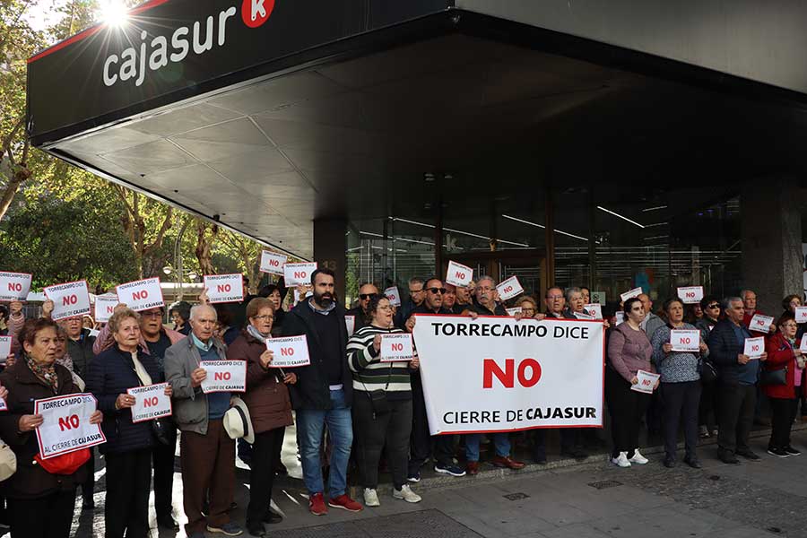 El PSOE de Córdoba apoya la protesta de Torrecampo por el cierre de la sucursal de Cajasur