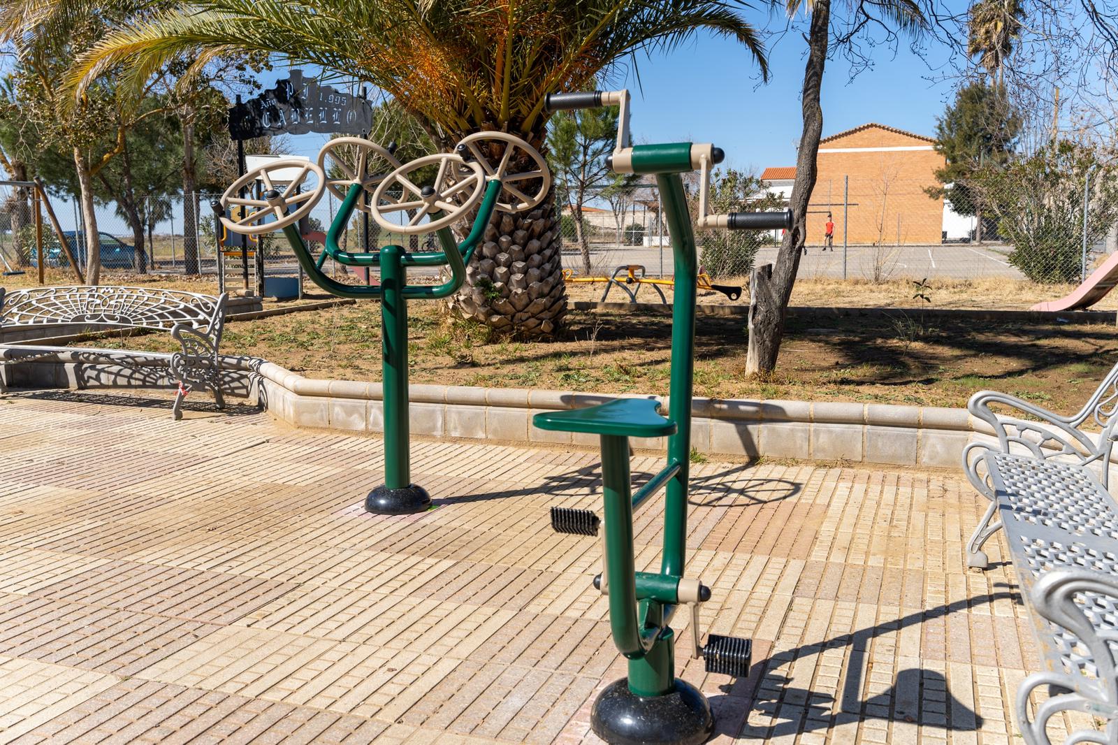 El Ayuntamiento de Peñarroya-Pueblo Nuevo instala un parque biosaludable en la barriada de La Estación