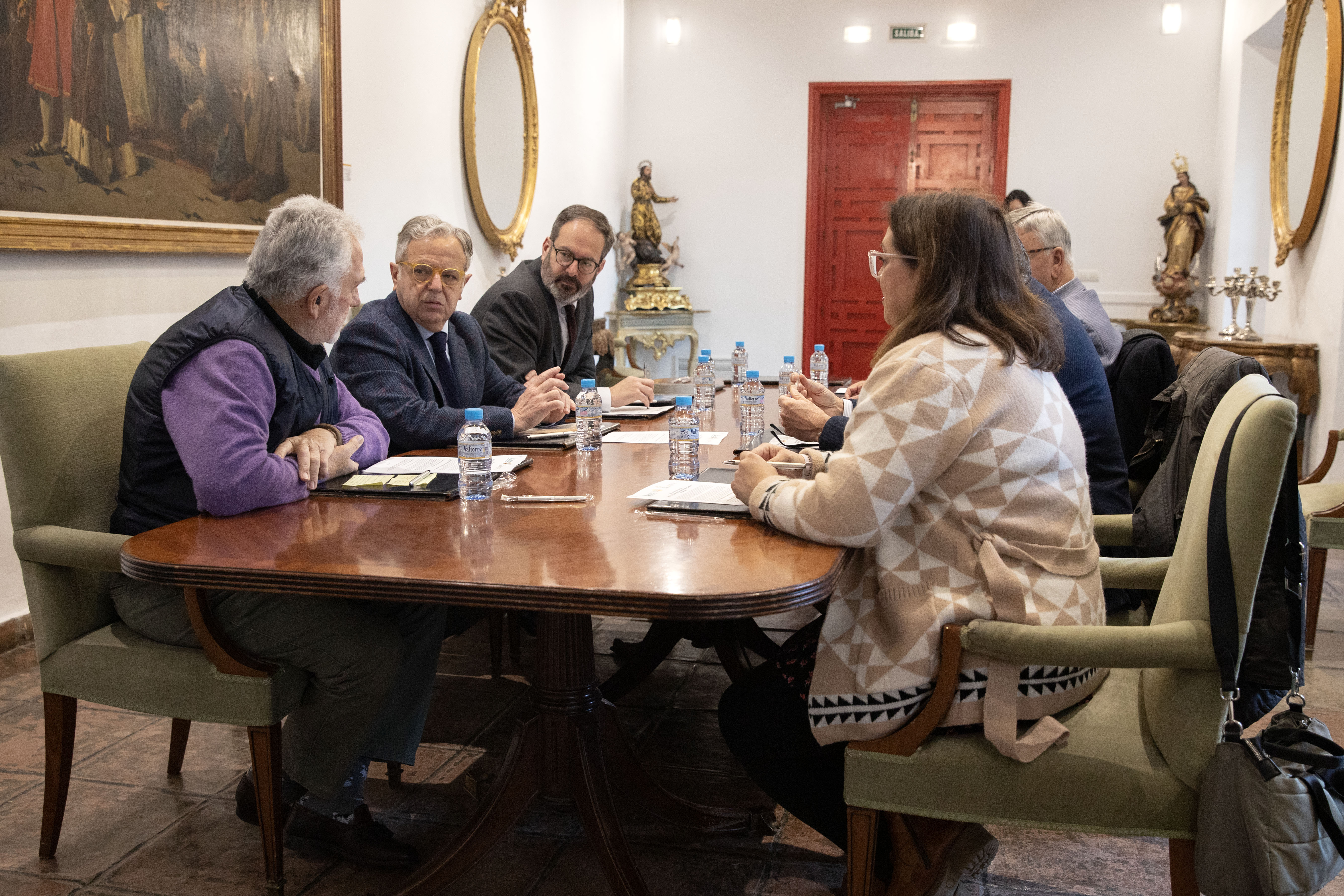 El presidente de la Diputación de Córdoba muestra apoyo a agricultores y ganaderos ante difícil situación.