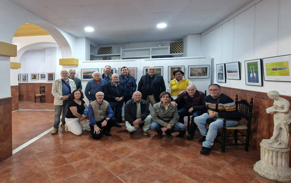 La exposición colectivo de Afopriego reúne medio centenar de instantáneas