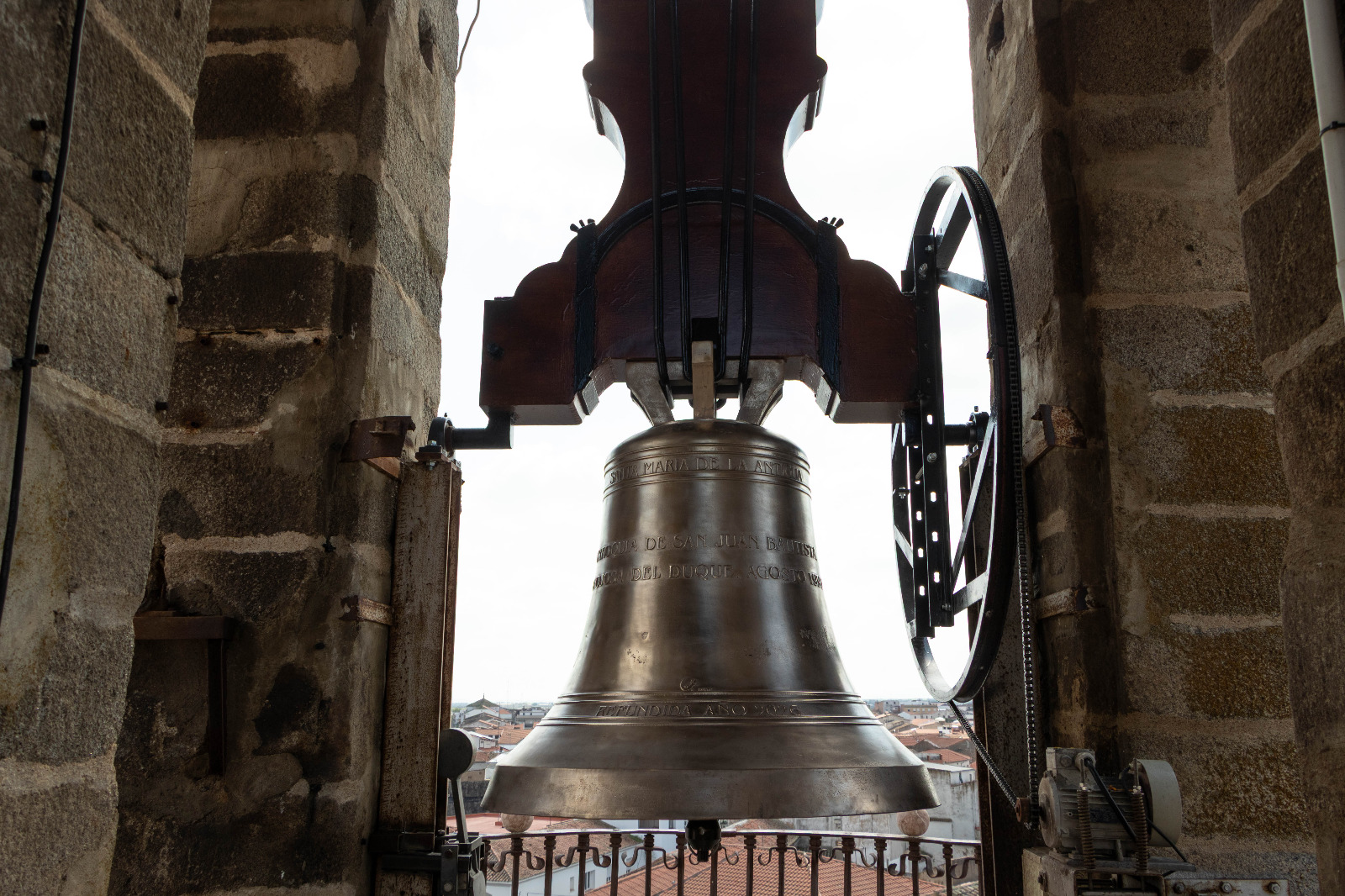 La 'Campana Gorda' vuelve a la torre de la Catedral tras restauración con 2.000 € municipales