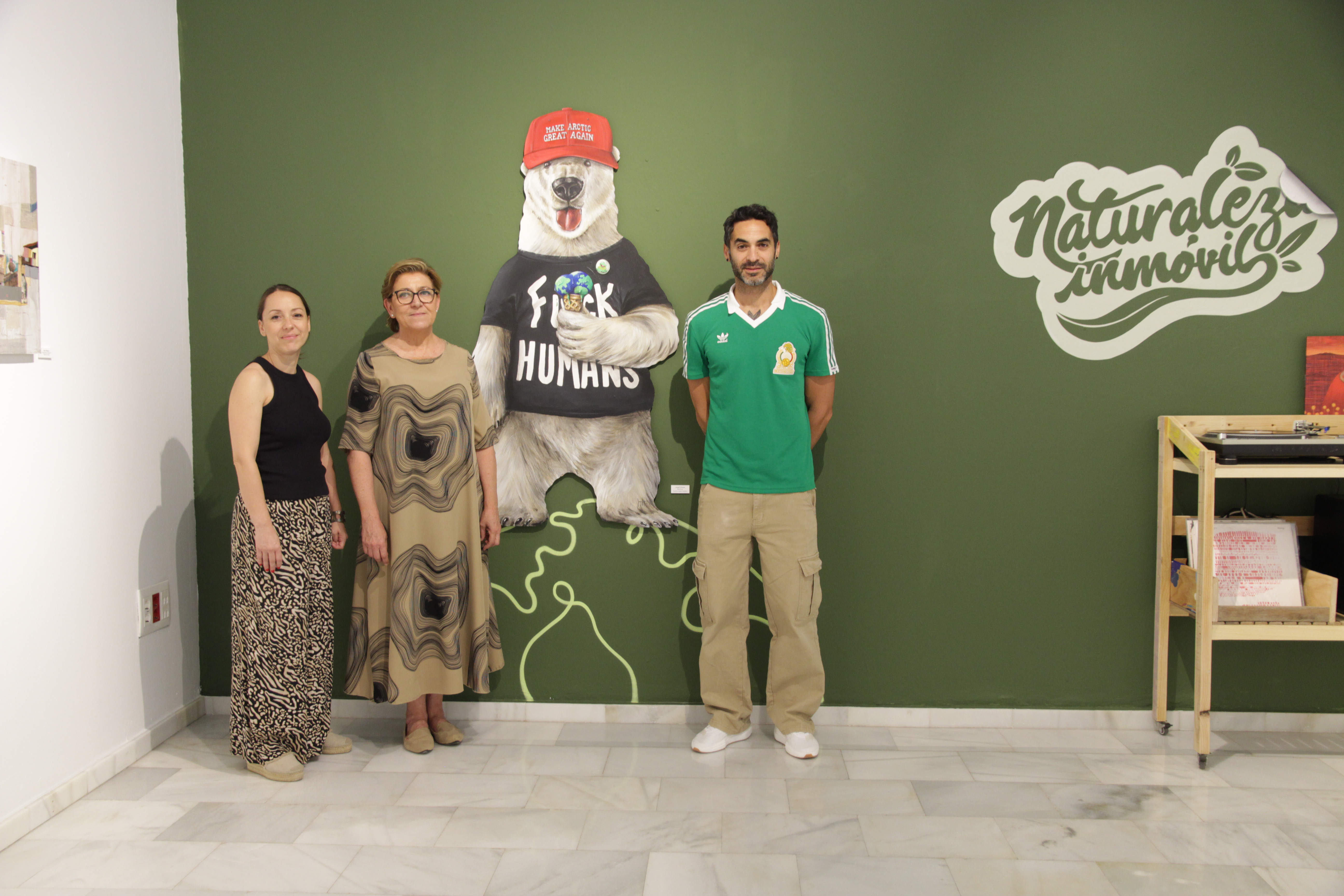 Exposición en Sala Azul: arte con materiales recuperados y máscaras infantiles hasta el 6/9