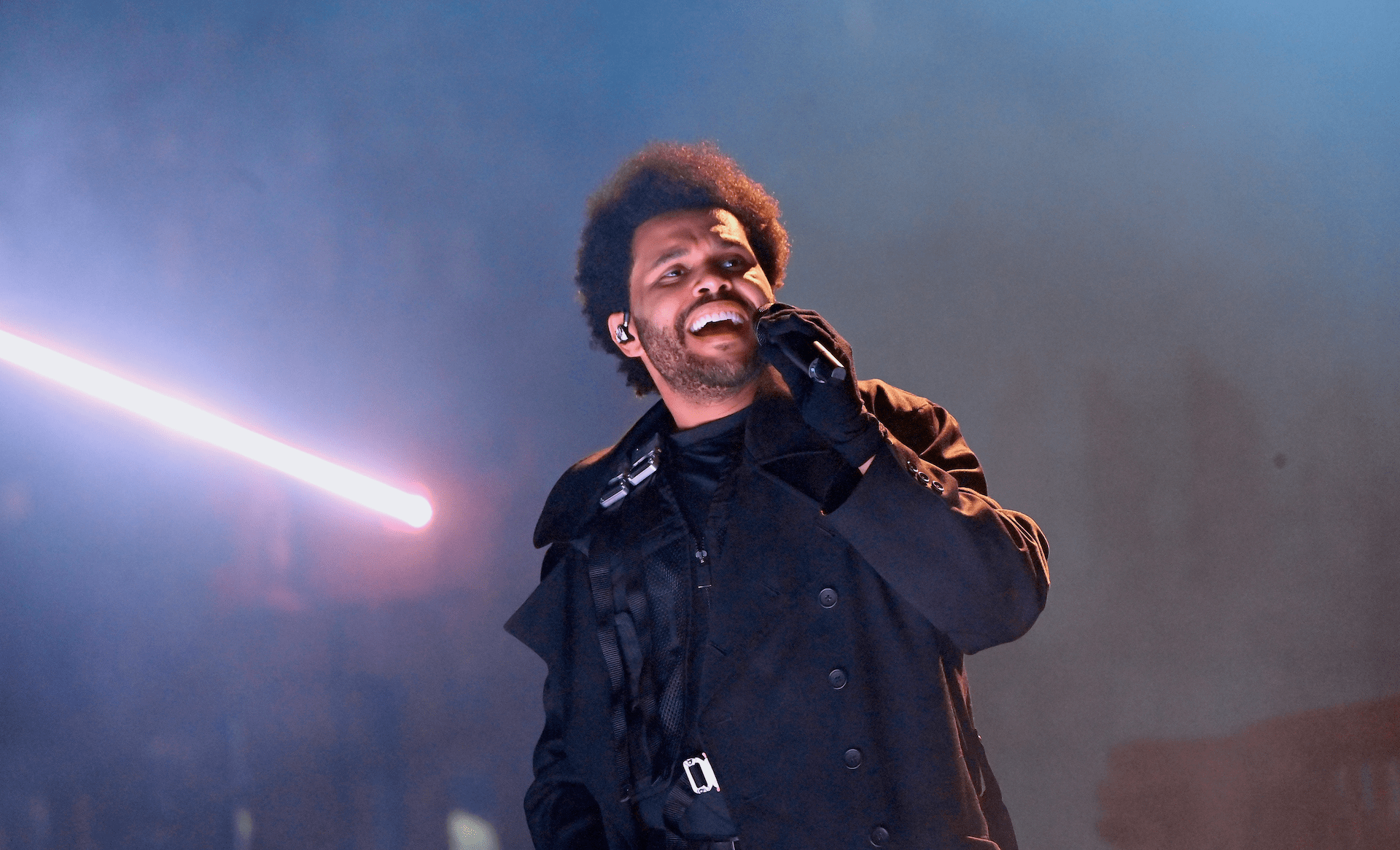 The Weeknd se ve obligado a interrumpir su actuación en Los Ángeles tras perder la voz a mitad del concierto: Esto me está matando